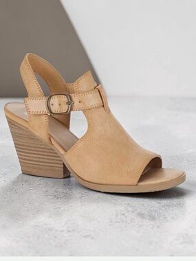 New! FRYE and Co. Gaia SANDALS SIZE 8 MEDIUM
